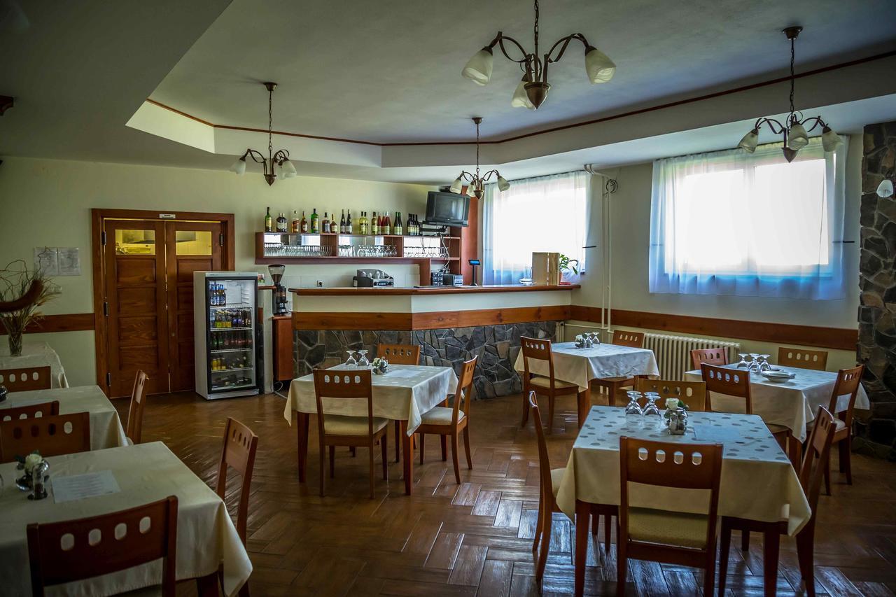 Penzion Fit - Contactless Check In Zvolen Bagian luar foto