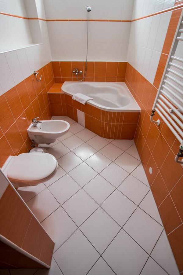 Penzion Fit - Contactless Check In Zvolen Bagian luar foto