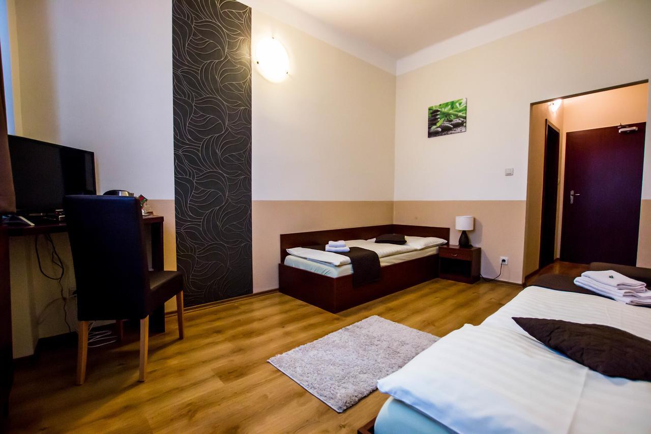 Penzion Fit - Contactless Check In Zvolen Bagian luar foto