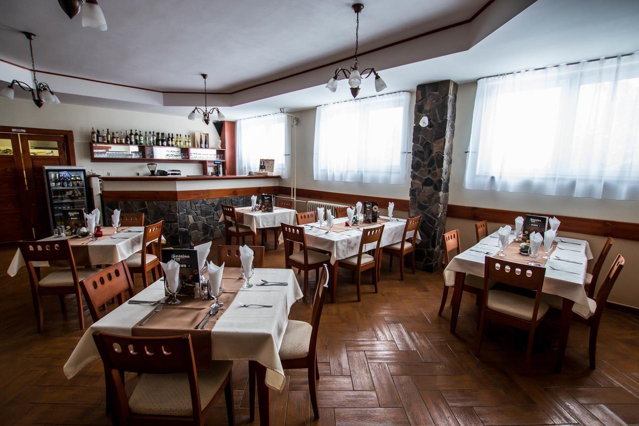 Penzion Fit - Contactless Check In Zvolen Bagian luar foto